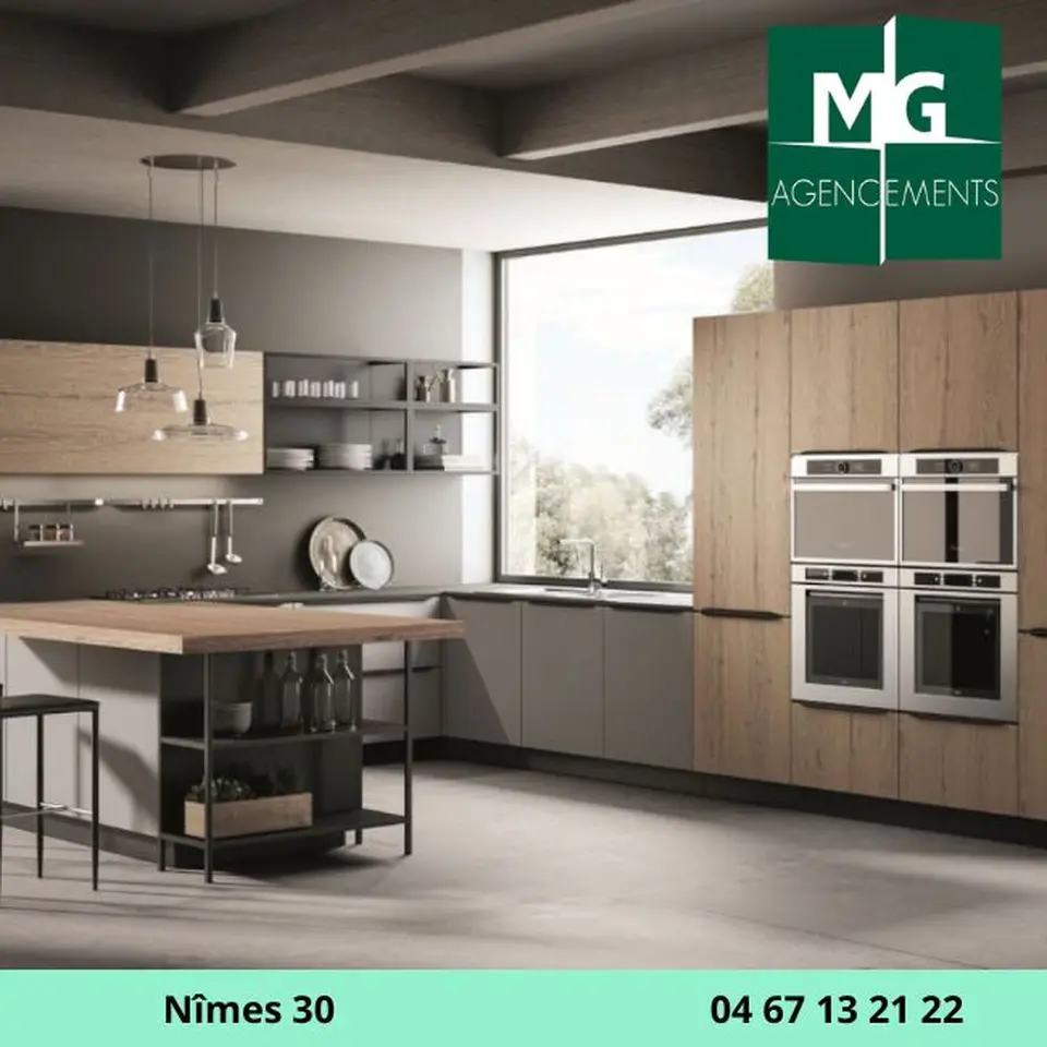 Grande cuisine moderne sur-mesure en gris et bois avec le logo d'Agencements MG