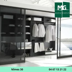 Placard moderne sur-mesure avec le logo de Agencements MG