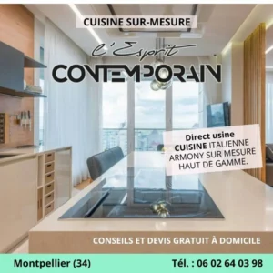 Cuisine contemporaine beige avec logo de L'Esprit Contemporain